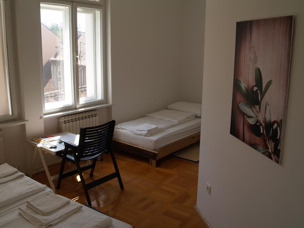 자그레브 로바골라 비앤비 B&B 외부 사진